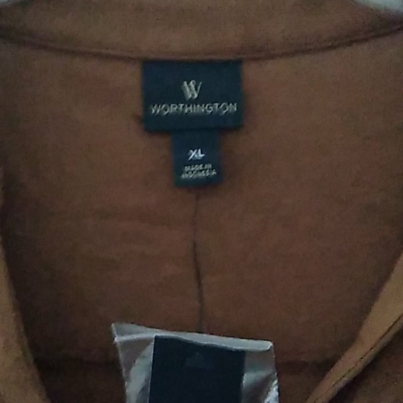 🌺 Silky soft rusty brown button up. - Picture 2 of 3